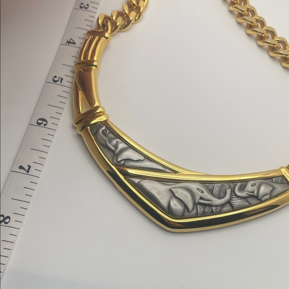 Elegant Gold and Silver Necklace with Elefants - Picture 5 of 6